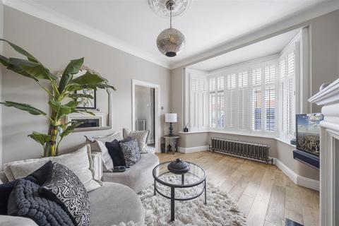 52 Amberley Road, Enfield, EN1 2QZ