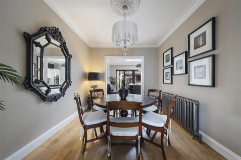 52 Amberley Road, Enfield, EN1 2QZ