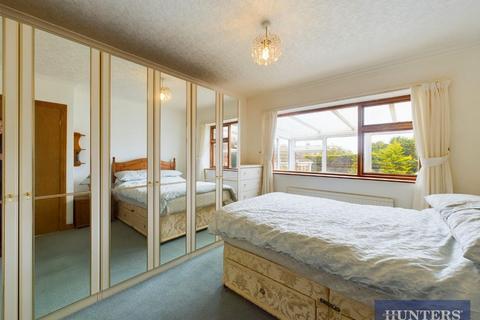 2 bedroom detached bungalow for sale, Sea View Crescent, Scarborough