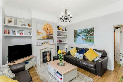 2 bedroom apartment for sale, Wellesley Road, Wanstead