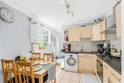 2 bedroom apartment for sale, Wellesley Road, Wanstead