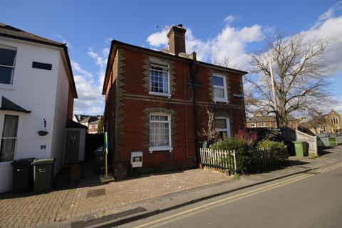 4 bedroom house to rent, New Cross Road, Guildford