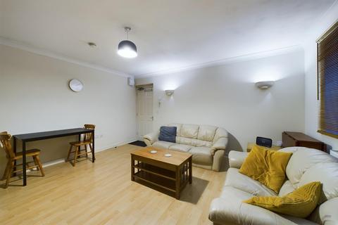 2 bedroom flat to rent, Portswood Road, Southampton