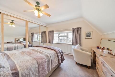 4 bedroom detached house for sale, East Avenue, Farnham GU9