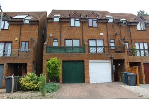 2 bedroom end of terrace house to rent, Mylne Close, High Wycombe HP13