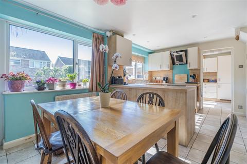 23 Aylesham Way, Yateley, GU46 6NS