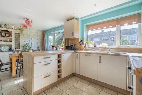 23 Aylesham Way, Yateley, GU46 6NS