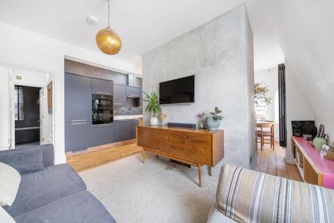 3 bedroom flat for sale, Canterbury Crescent, SW9
