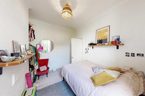 4 bedroom terraced house for sale, Clinton Road, London E3