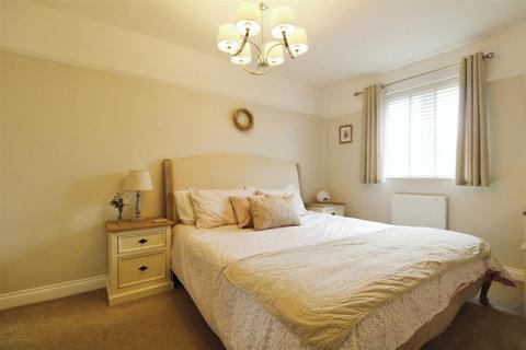 3 bedroom semi-detached house for sale, Bellwood Court, Hoyland, Barnsley
