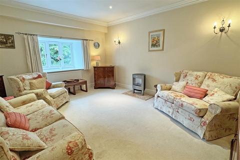 2 bedroom flat for sale, Hambledon Park, Hambledon * No Onward Chain*