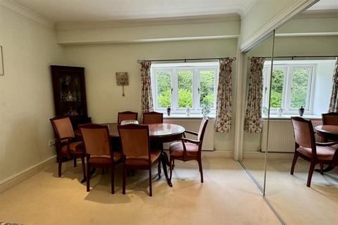 2 bedroom flat for sale, Hambledon Park, Hambledon * No Onward Chain*