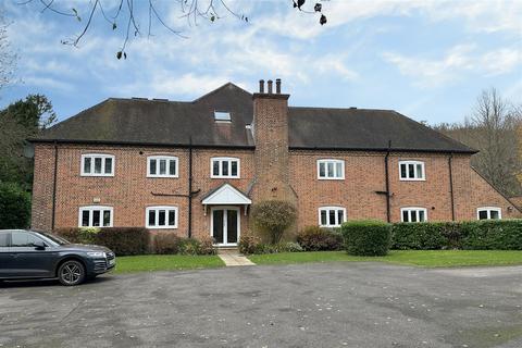 2 bedroom flat for sale, Hambledon Park, Hambledon * No Onward Chain*