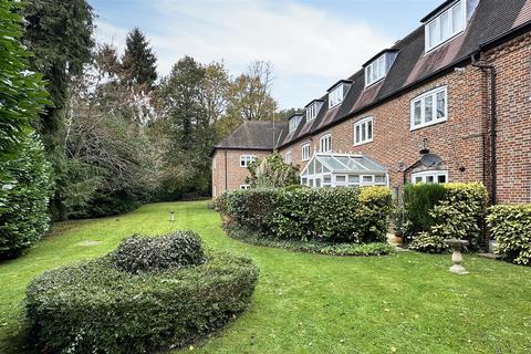 2 bedroom flat for sale, Hambledon Park, Hambledon * No Onward Chain*