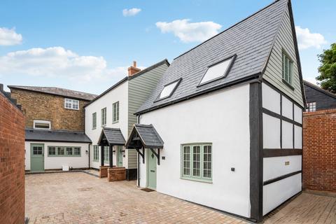 2 bedroom detached house for sale, Halls Yard, Tilehouse Street, Hitchin, SG5