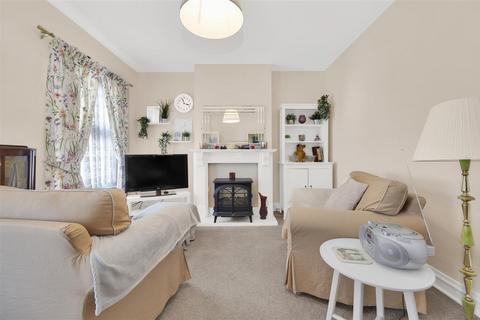 11 Lateward Road, Brentford, TW8 0PJ