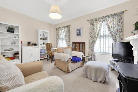 11 Lateward Road, Brentford, TW8 0PJ