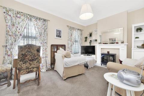 11 Lateward Road, Brentford, TW8 0PJ