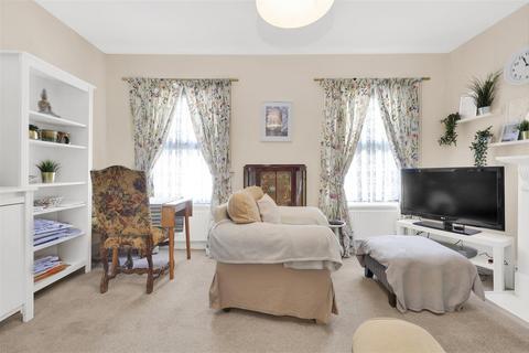 11 Lateward Road, Brentford, TW8 0PJ