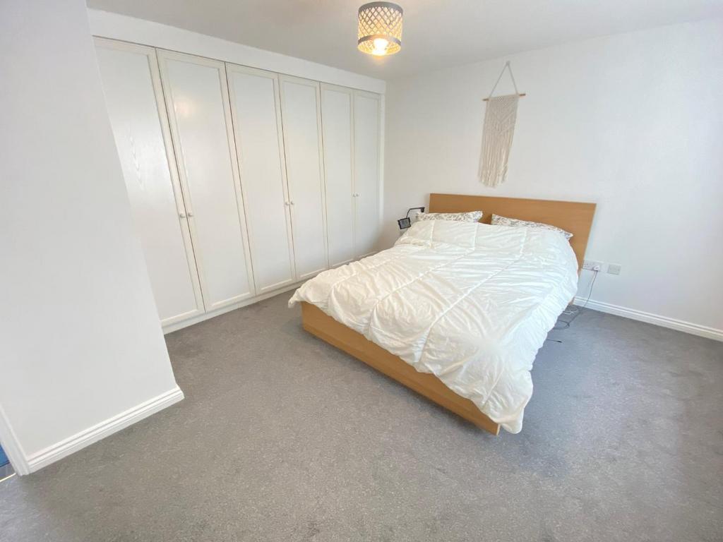 Bed 1.jpg
