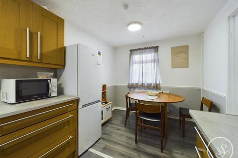 64 Carlton View, Leeds, LS7 1NS