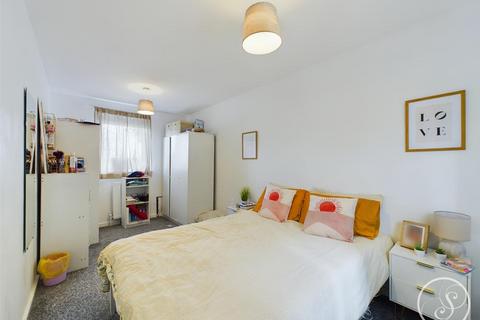 64 Carlton View, Leeds, LS7 1NS