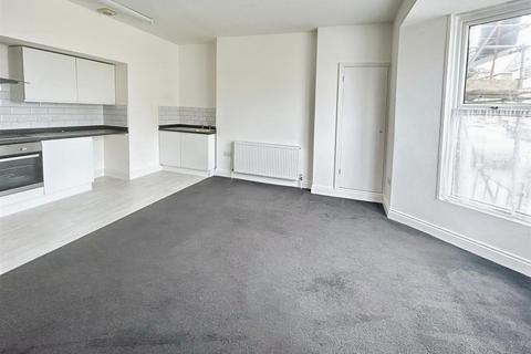 2 bedroom flat to rent, Addington Street, Margate