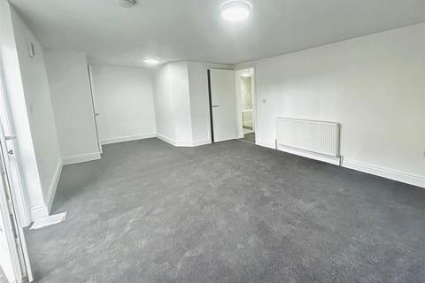 2 bedroom flat to rent, Addington Street, Margate