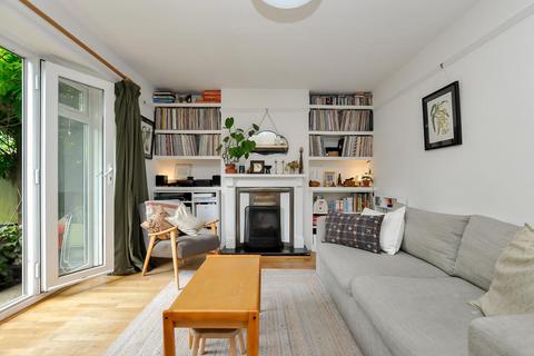 3 bedroom property for sale, Clissold Crescent, London