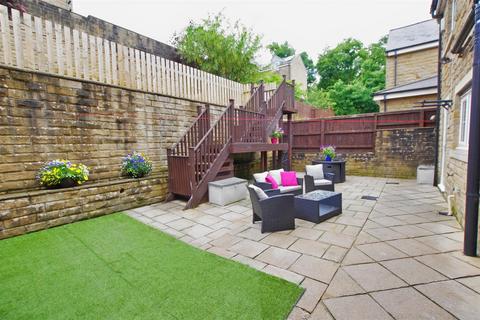 4 bedroom detached house for sale, Derwent Court, Ripponden