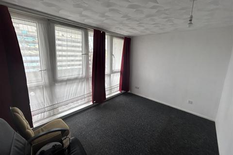 2 bedroom apartment to rent, Wyndham Court, Commercial Road