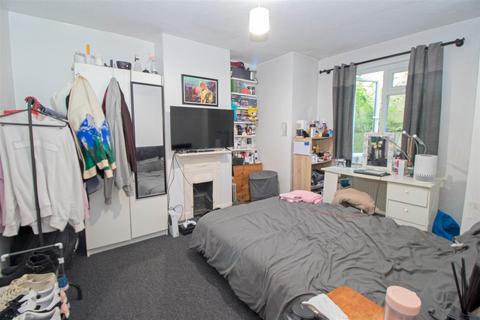4 bedroom maisonette to rent, Milner Road, Brighton