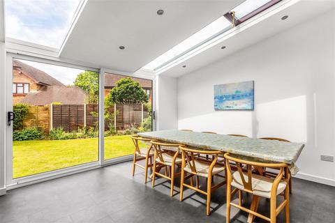 22 Summerfield, Ashtead, KT21 2LF