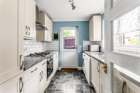 22 Summerfield, Ashtead, KT21 2LF