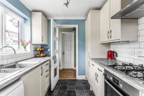 22 Summerfield, Ashtead, KT21 2LF