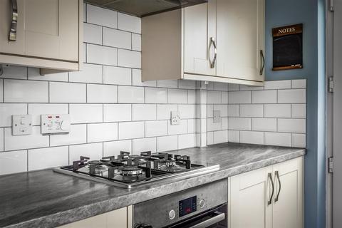 22 Summerfield, Ashtead, KT21 2LF