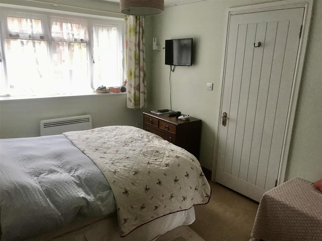 Groundfloor bedroom.jpg