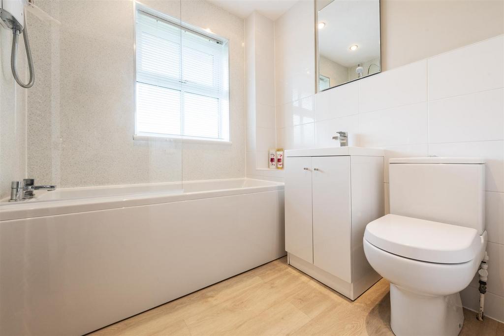 5 Gilmorton Close, Hillfield, B91 3 FD 25.jpg