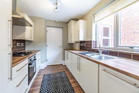 2 bedroom flat to rent, Simonside Terrace, Heaton, NE6