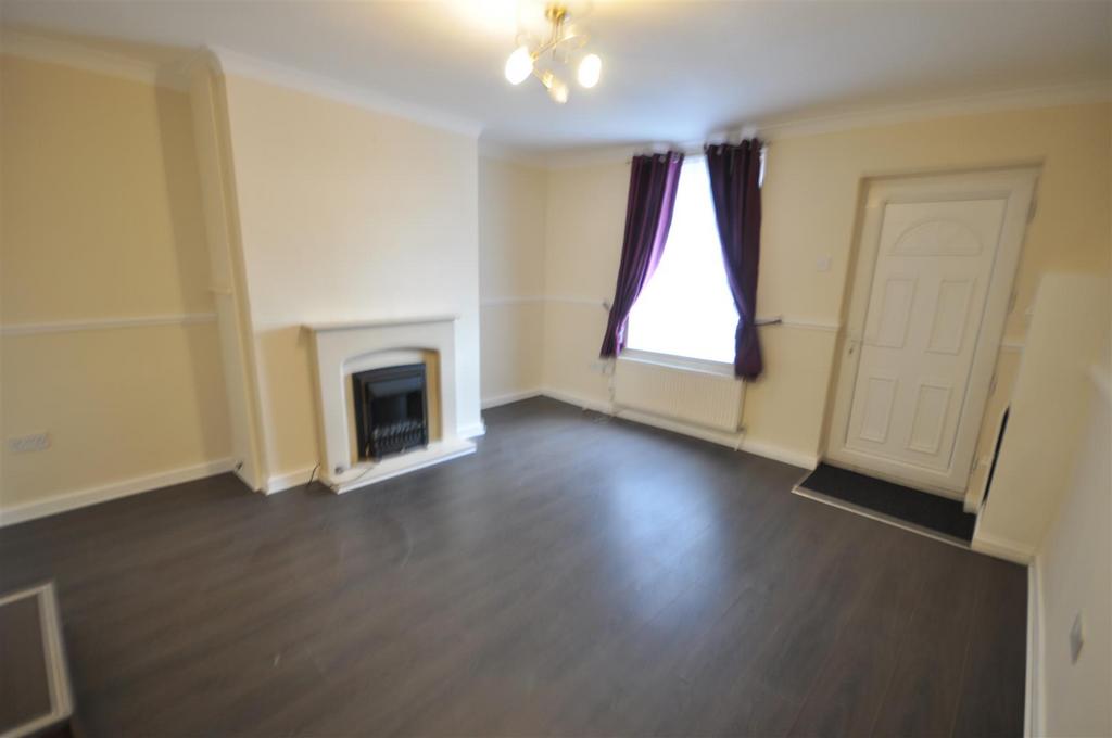 East Lane, Stainforth, Doncaster 2 bed semidetached house £575 pcm