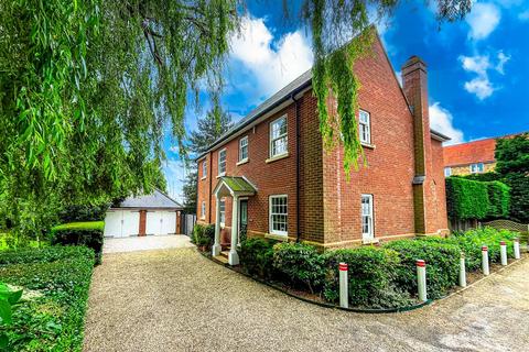 4 bedroom detached house for sale, Oyster Close, Burnham-On-Crouch