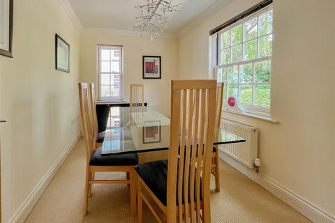 2 Oyster Close, Burnham-on-crouch, CM0 8GL