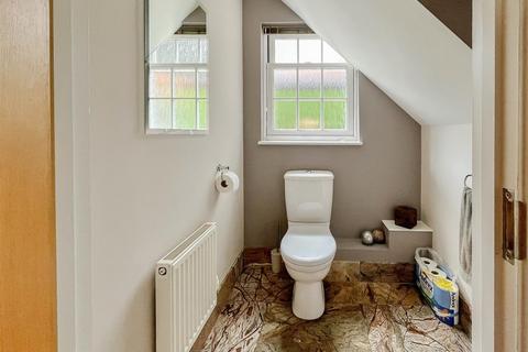 2 Oyster Close, Burnham-on-crouch, CM0 8GL