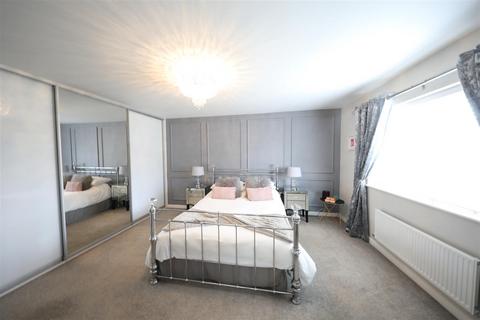 5 bedroom detached house for sale, Hampstead Gardens, Kingswood, Hull