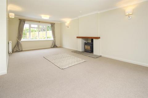 4 bedroom detached house to rent, Lower Hardes (Includes fully managed garden)