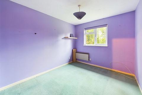 1 bedroom maisonette to rent, Telford Drive, Walton-On-Thames