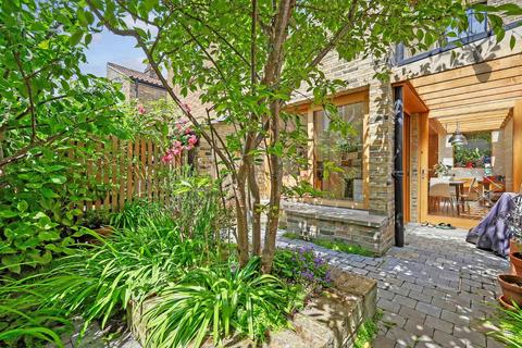 146 Old Ford Road, London, E2 9PW
