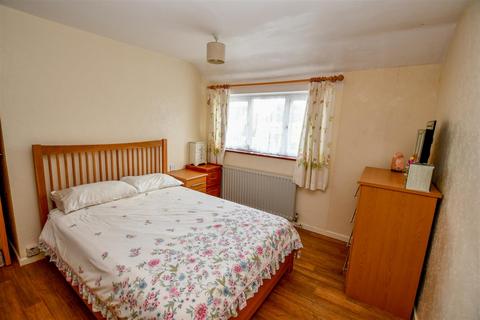34 Oldfield Road, London Colney, St Albans, AL2 1JA