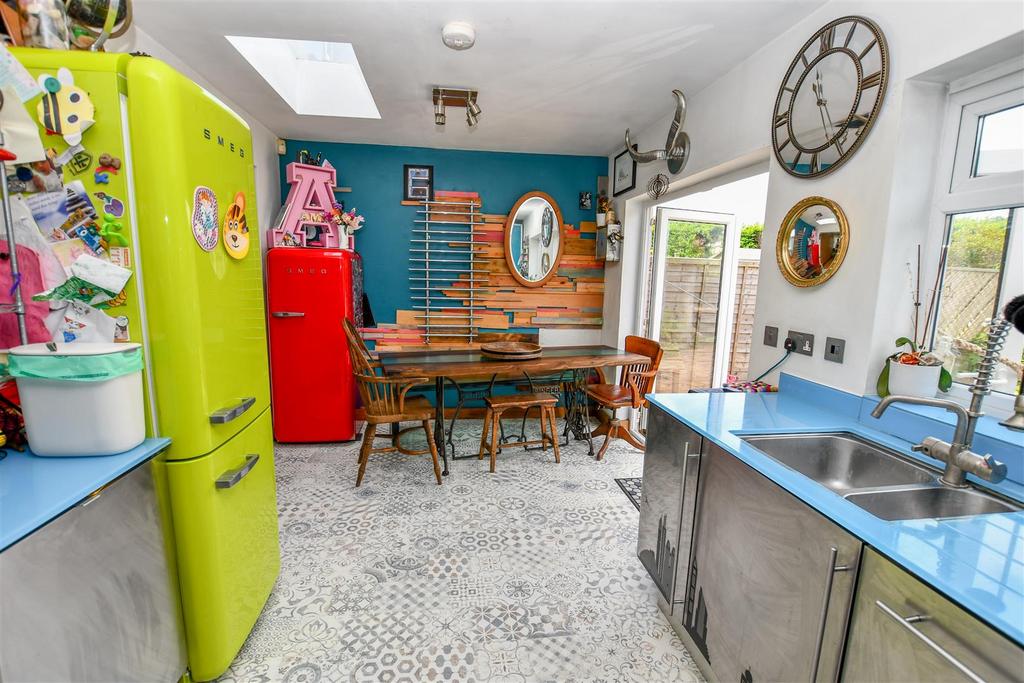 Kitchen/Dining Area