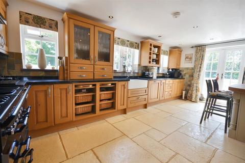 5 bedroom detached house for sale, Hartwell Lane, Stone